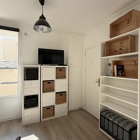 Calme A Deux Pas Des Champs-elysees Apartment